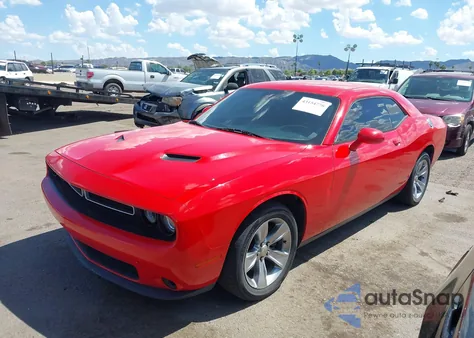 2015 Dodge Challenger Sxt z USA, uszkodzony, nr VIN 2C3CDZAG1FH822526